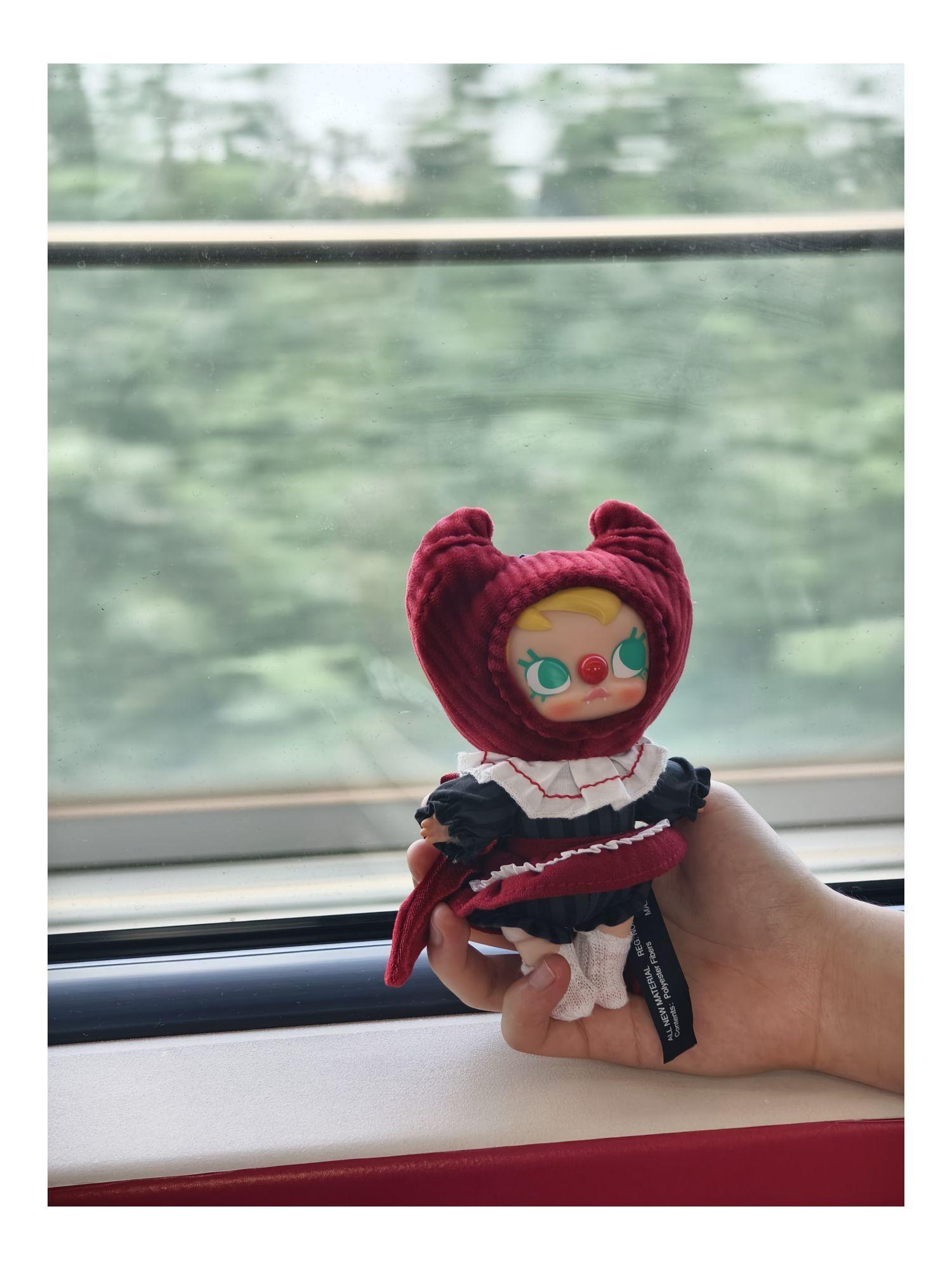 泡泡玛特家族款Molly🖤❤️ 绯红舞者|包袋上的暗黑小浪漫